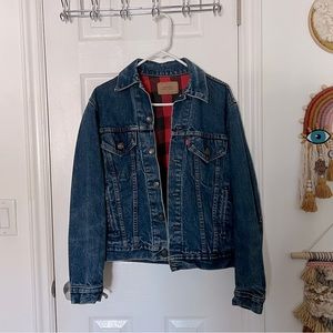 vintage Levi’s buffalo plaid trucker jacket